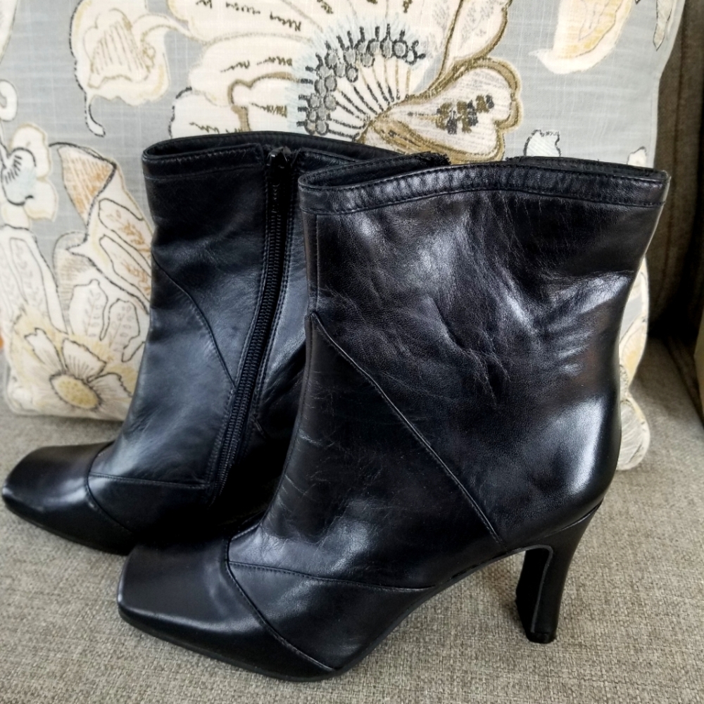 Black High Heeled Boots - Size 6